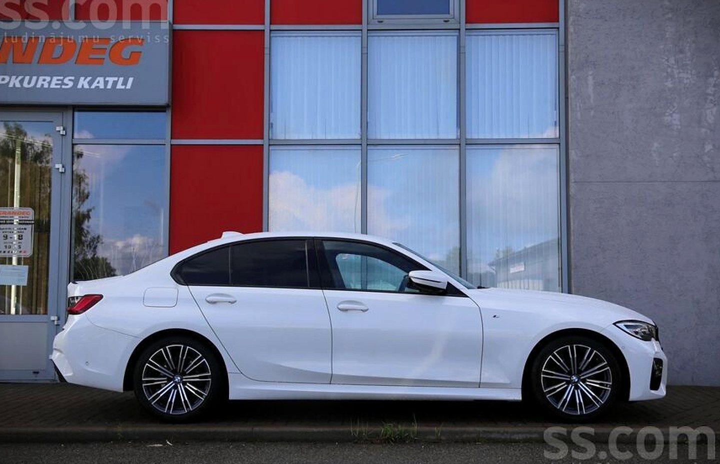 BMW 320 — foto 3