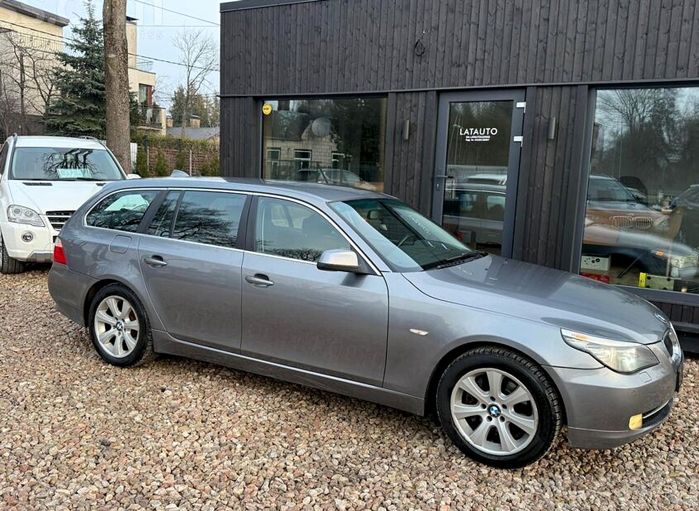 BMW 530 — foto 3