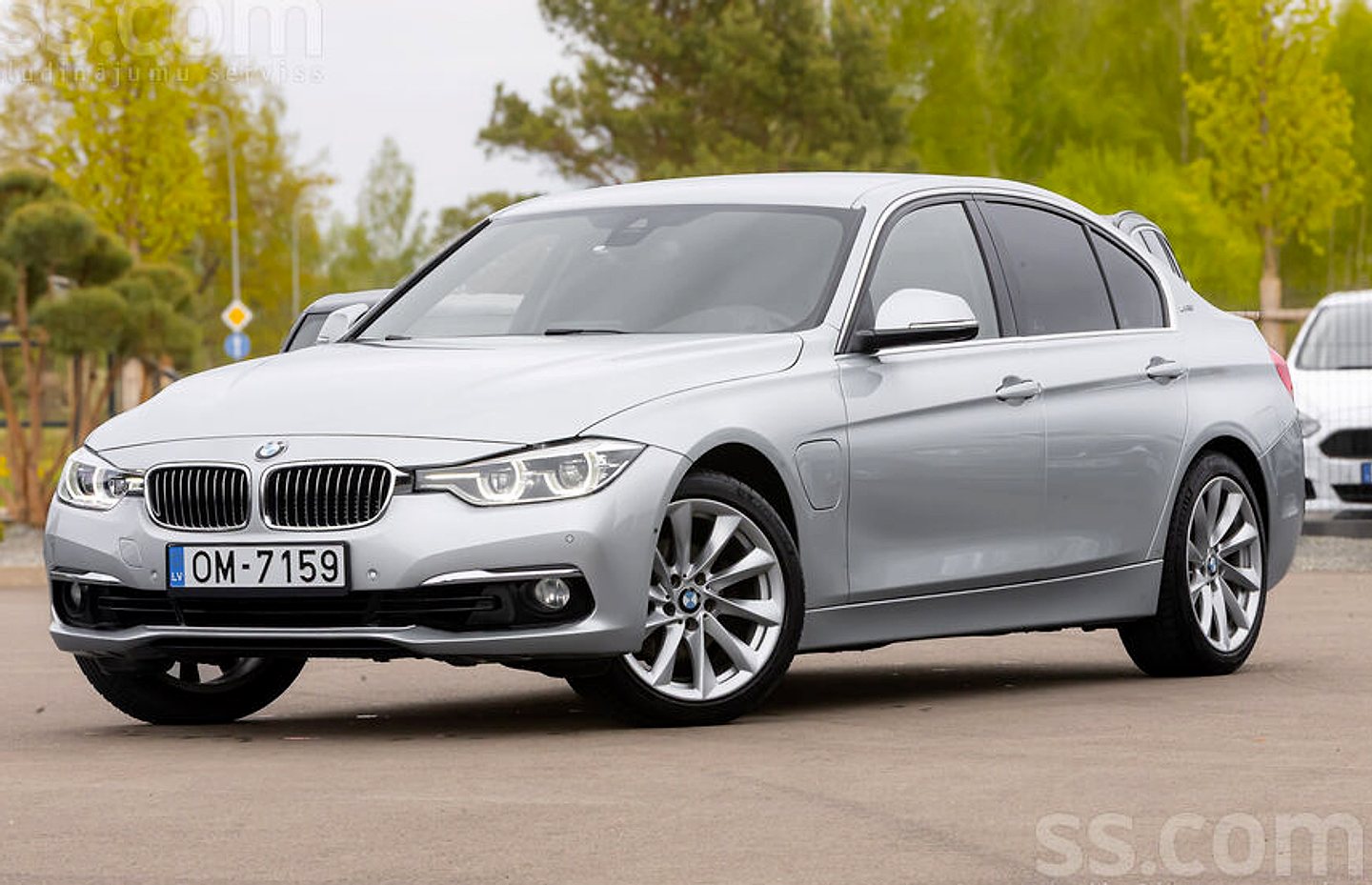 BMW 330, 2016. gads